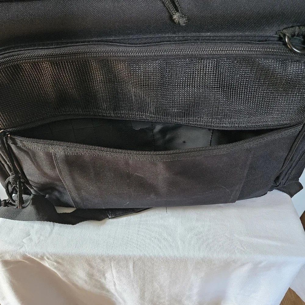 EUC SOC Sandpiper of California Black Convertible Laptop Bag/Backpack Combo